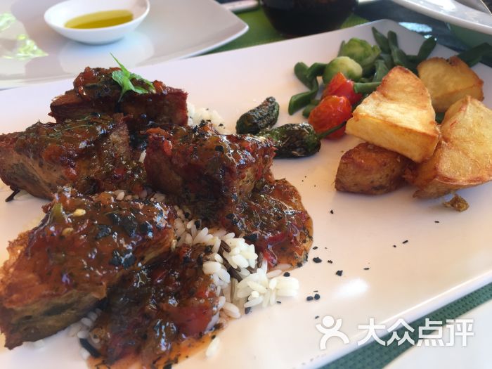 羊肉和蜂蜜能在一起吃吗(羊肉和蜂蜜一起吃会怎么样)