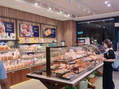 面包甜点陈列柜-巴黎贝甜·生日蛋糕(杭州文二路店)