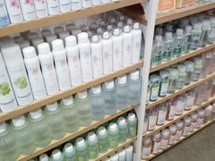 -名创优品(北京新中关购物中心地铁层店)