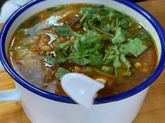 特色红烧牛肉面-胖胖板凳面