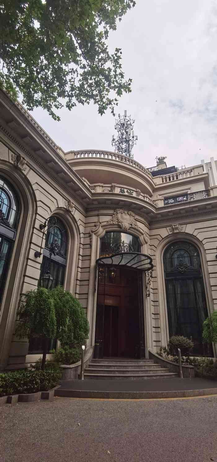 荣城酒家-"清明小长假最后一天去淮海路逛逛,哪哪都是.