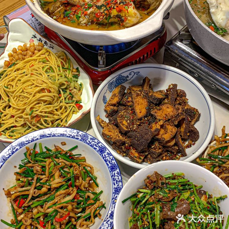 长沙/果然用心做菜的湘菜馆子饭点全是本地人太好吃了！