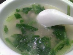 鱼丸汤太腥了，黑胡胡的，-牟传仁饭庄(星海店)