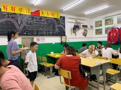 大堂-做了不起的80后