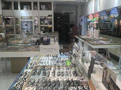 -美式眼镜·授权蔡司.依视路.尼康.豪雅.明月(人民广场店)