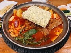 土豆排骨火锅-喇喇排骨火锅·传统韩式脊骨汤(望京西园总店)