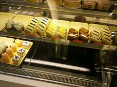 面包甜点陈列柜-皇后饼店(财富广场店)