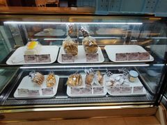 面包甜点陈列柜-国际饭店·帆声西饼屋(黄河路店)