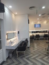 -丁和李朴美发沙龙