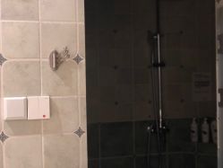 -静博士养生美容连锁