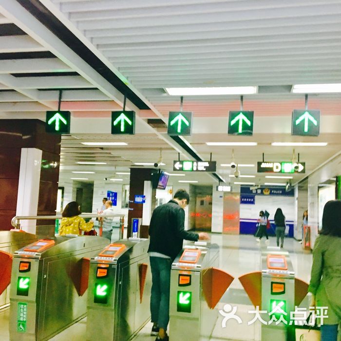 一品天下—地铁站