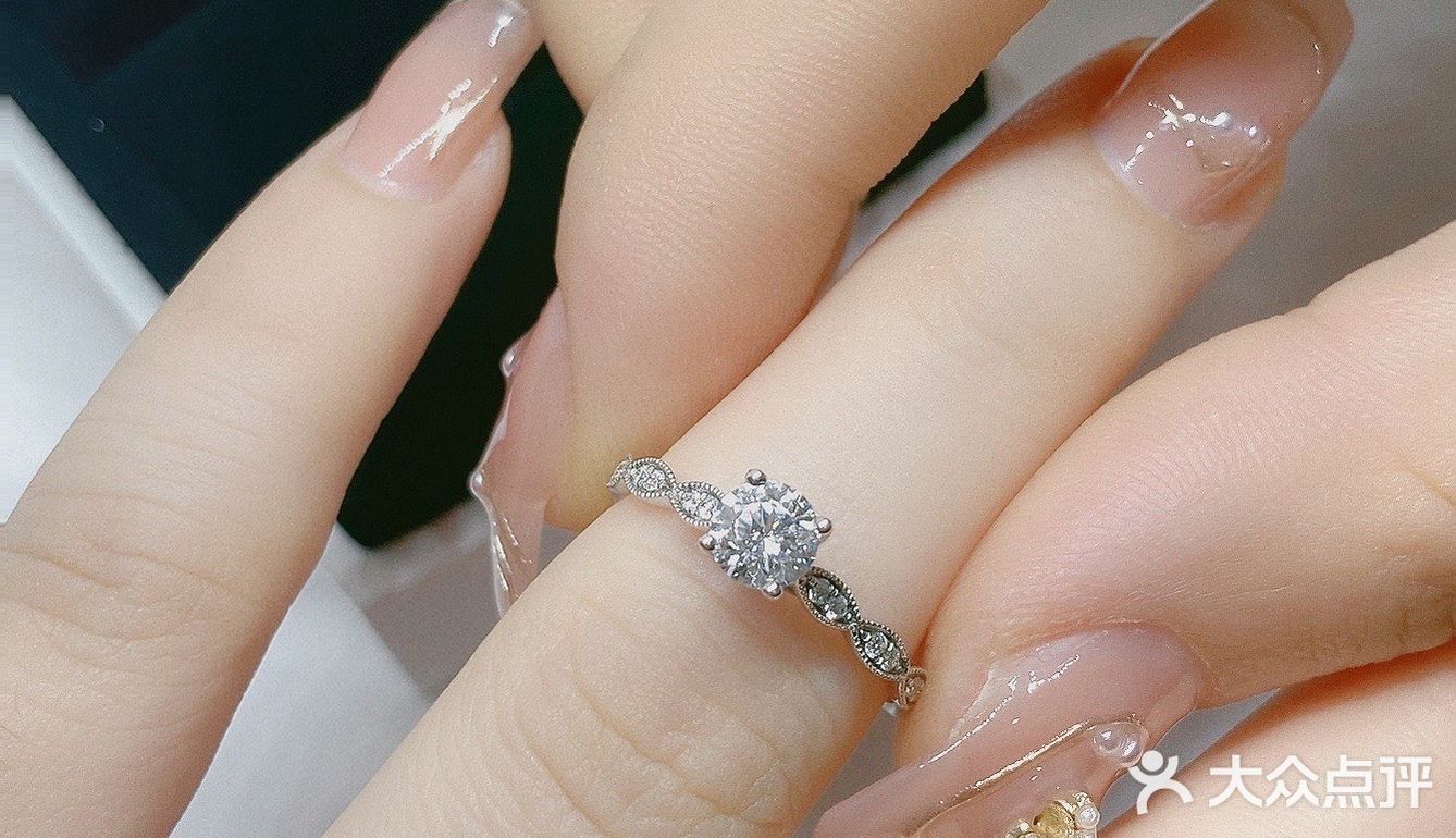 仙女们都喜欢的一款钻戒✨✨