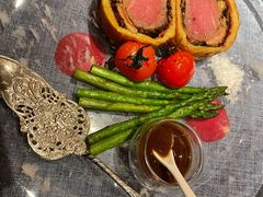 惠灵顿牛排-弦月窗LUNETTE BY AMANDA(复兴路店)