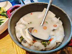 酸汤煮嫩滑鱼片-小大董·烤鸭(五棵松店)