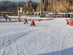 -荣盛康旅野三坡滑雪场