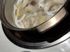 -喃喃椰·糟粕醋·椰子鸡火锅(七堡花园店)