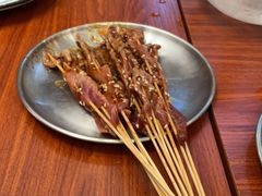 -何妹湿辣牛肉·粤式烧烤砂煲(桂雅路店)