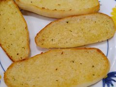 特质蒜香面包块-萨莉亚意式餐厅(特力时尚汇店)