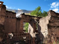 -比如骷髅墙景区