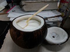 -志龙皇冠吃货椰子铺