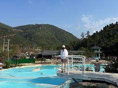 -十万大山布透温泉