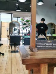 -发泽造型·烫发染发