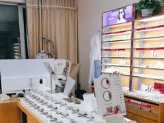-优医视平价眼镜蔡司依视路折扣工厂店(十里堡店)
