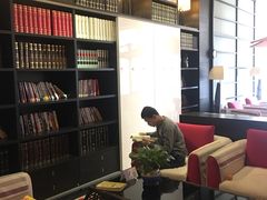 -喜鹊愉家酒店(郑州曼哈顿博览中心地铁站店)