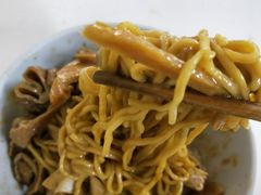 -松树干拌面店