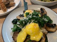 班尼迪克蛋羽衣甘蓝蘑菇吐司-Maxpoint Kitchen 西餐咖啡(乐峰广场店)