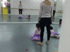 -Isee灰姑娘国际儿童艺术中心(BHGMall店)