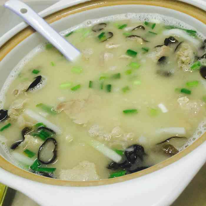 酸菜鱼肚肺汤是招牌酸菜鱼好吃