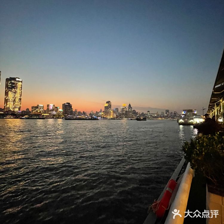 上海黄浦江边的景色超美的酒店