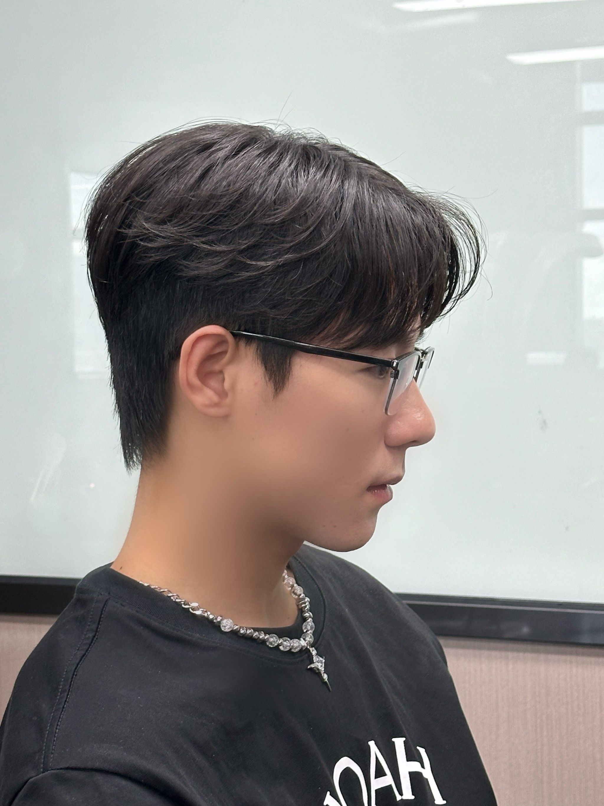 30 岁之间的男性这个发型能够展现出时尚和