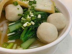 汕头鱼蛋汤面-香港新发烧腊茶餐厅(万象店)