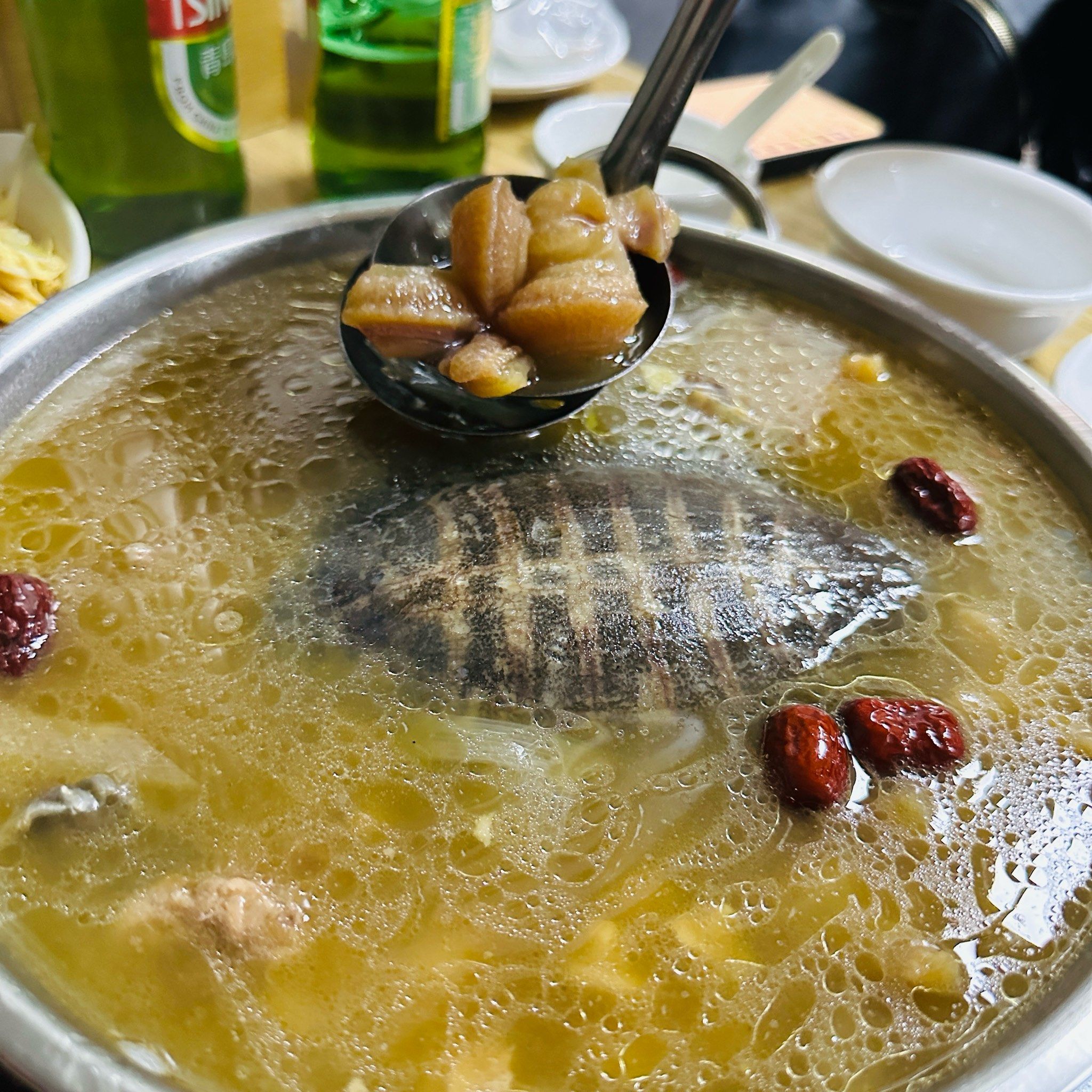 太香啦!牛鞭哏揪,甲鱼鲜!
汤鲜味美绝佳补品!