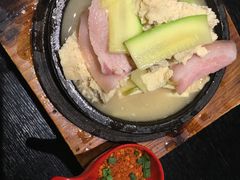 手撕蜂窝豆腐-河畔春天时尚餐厅