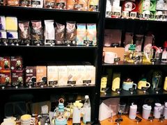 零售区-星巴克(上海虹桥新天地二店)