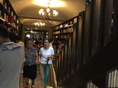 -钟书阁(松江泰晤士小镇店)