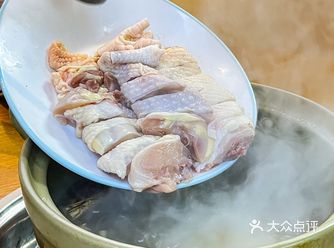 广州人回南天暖胃圣品，这家鸡煲店火到不行！