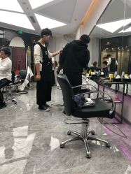 -变画·发型STUDIO