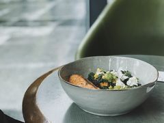 煎三文鱼牛油果色拉-Wagas沃歌斯(富力广场店)