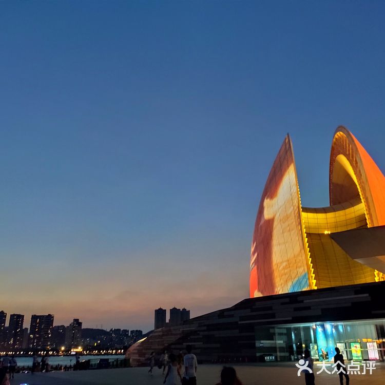 珠海打卡地📍晚上的日月贝歌剧院🐚超壮观