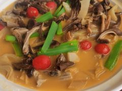 金汤鹿茸菌烩猪肚-鸿运酒楼