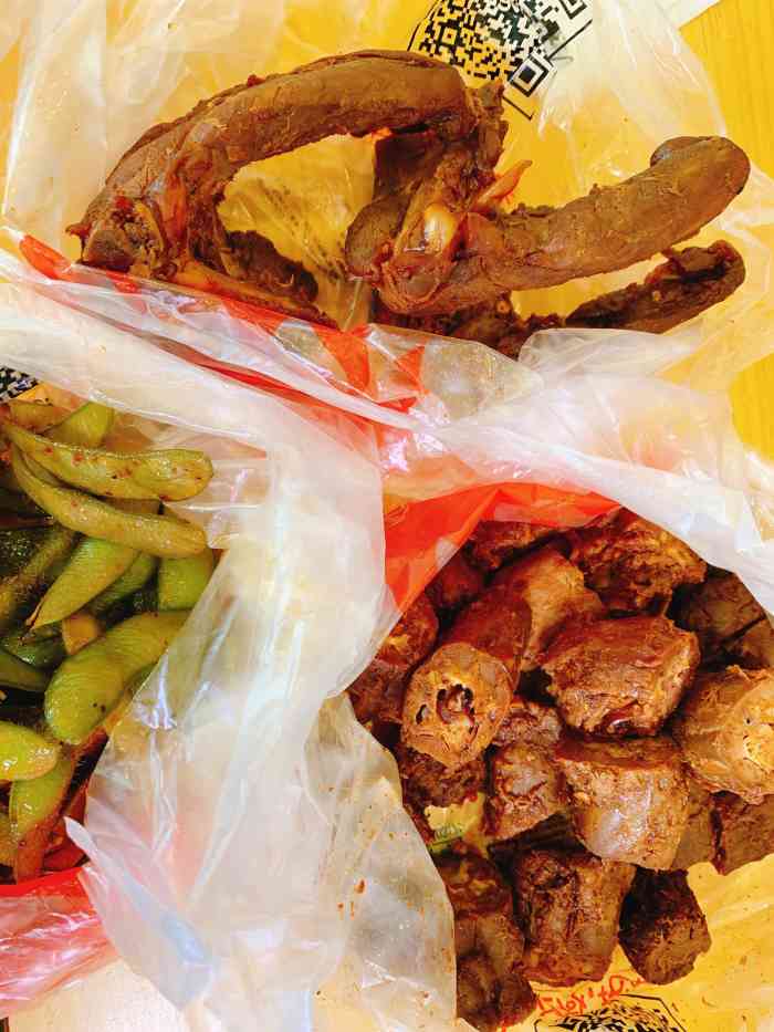 绝味鸭脖(宁夏路店)-"好吃…半价时候买还是很划算的….