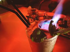 -饮湖威士忌鸡尾酒吧