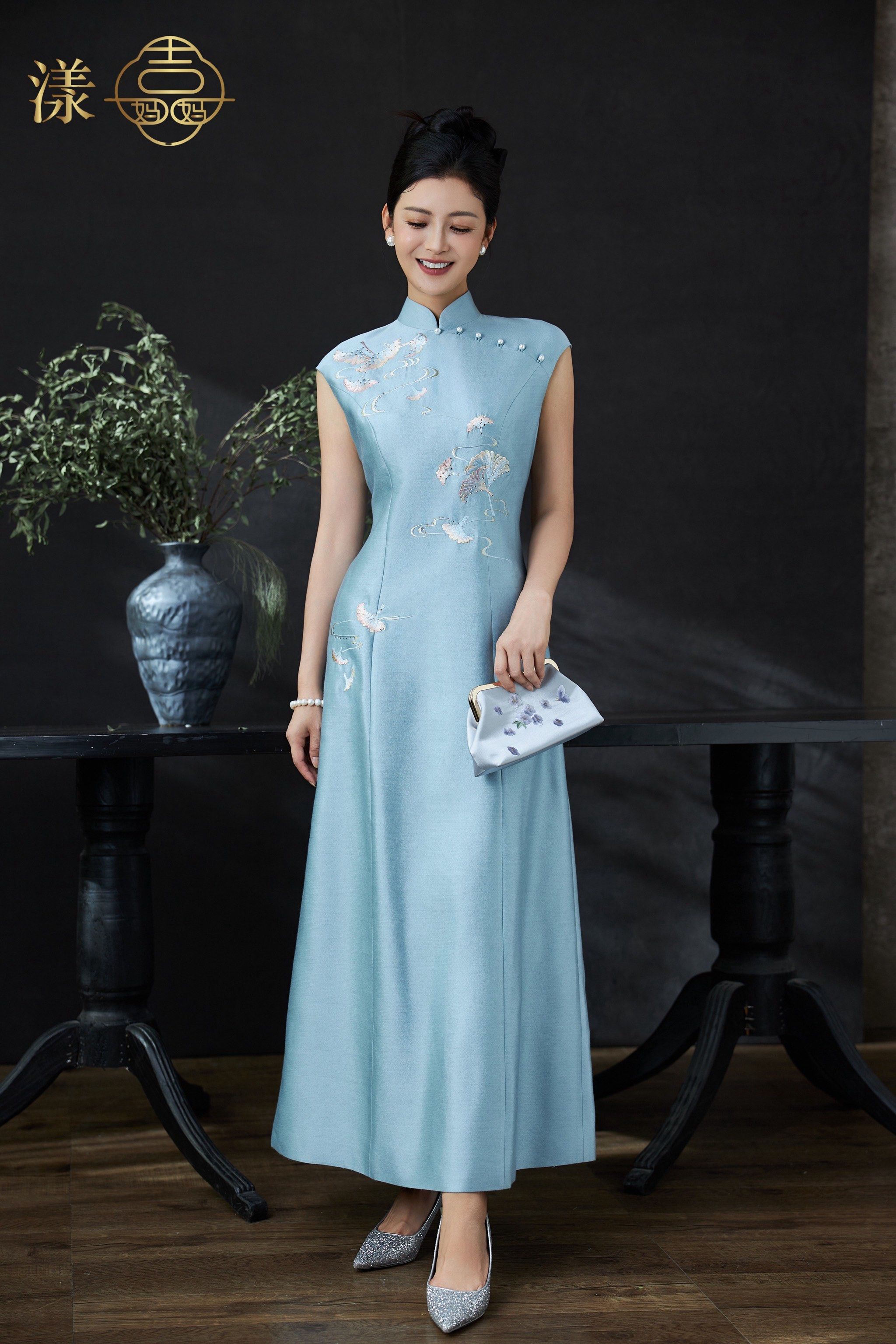 气质改良版旗袍