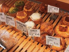 -天井·丑面包搭咖啡
