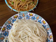 -歹歹的加个面过油肉拌面