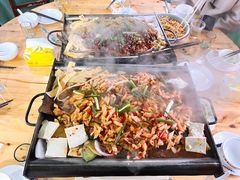 -宏兴烤鱼山庄(宣恩总店)